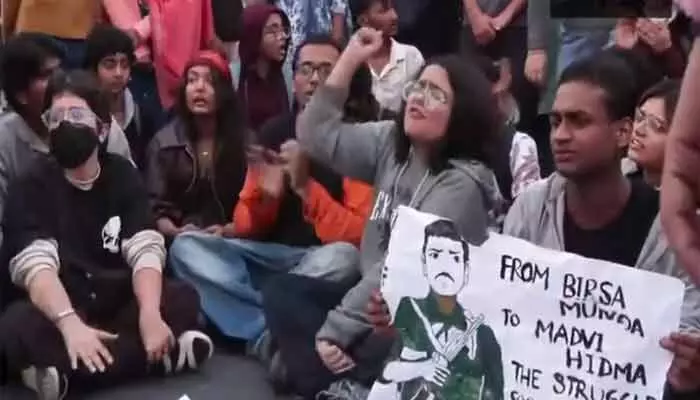 Protest against air pollution near India Gate turned violent as 22 demonstrators were arrested. Pepper spray clash with police reported during the unrest.