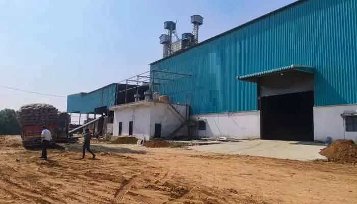The Kamakshi Rice Mill is accused of holding 2900 tons of paddy without supplying rice to the government, raising serious corruption allegations.