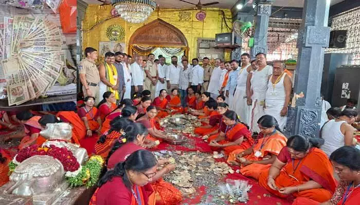 At Ketaki Sangameswara Temple, Hundi counting revealed ₹33.66 lakh with old demonetized notes and donations from devotees.