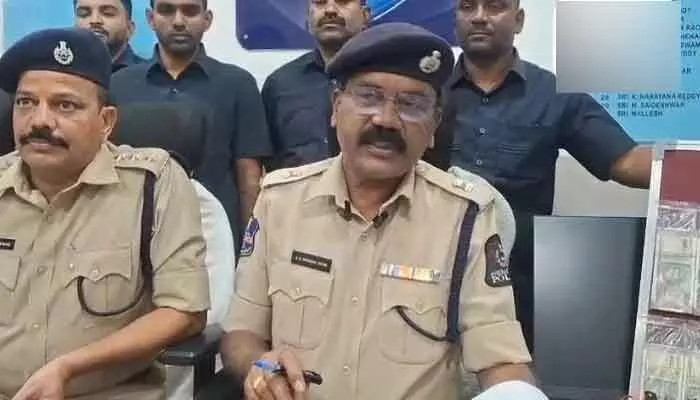 South West Zone police busted a gang printing fake currency notes in Tandur. The main accused Kasturi Ramesh Babu, along with his sister, had set up a printing setup. Eight people were arrested and sent for remand.