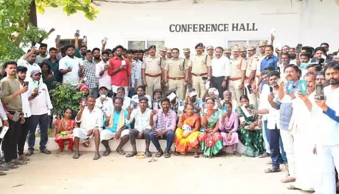 SP Vinith Kumar recovered 106 stolen mobile phones via CEIR and returned them to victims.