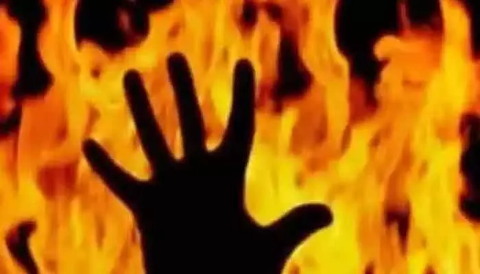 Sai Eshwar (35) attempted self-immolation by dousing himself with petrol in Pirzadigud, Warangal. He was shifted to Gandhi Hospital for treatment.