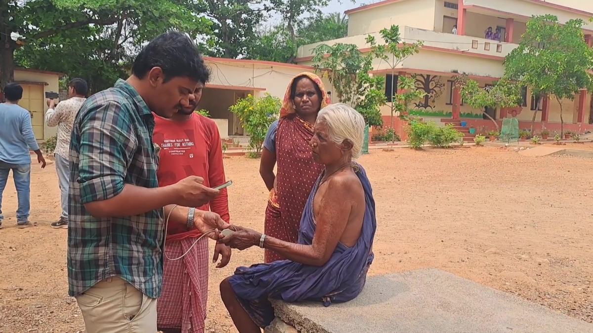 Pensioners from Raviched and Makta Madaram villages expressed anguish over alleged negligence by the postman in pension distribution.