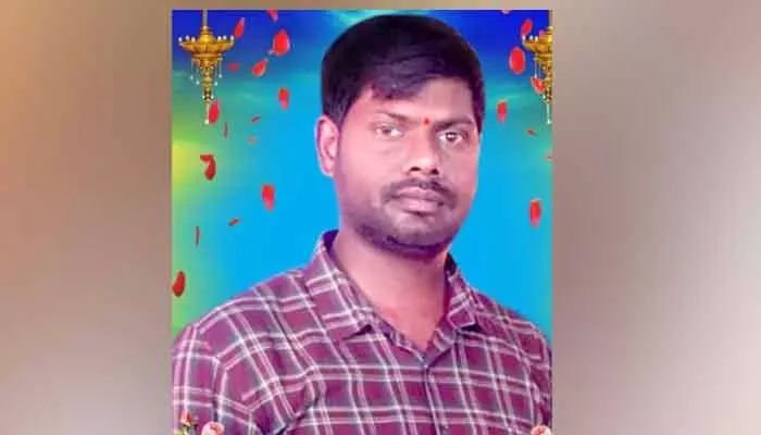 Nareśh found dead in a field in Shobhanadripuram. Authorities are investigating the cause of death.